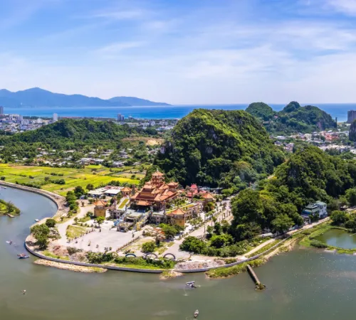 Vietnam Highlights with Day Cruise